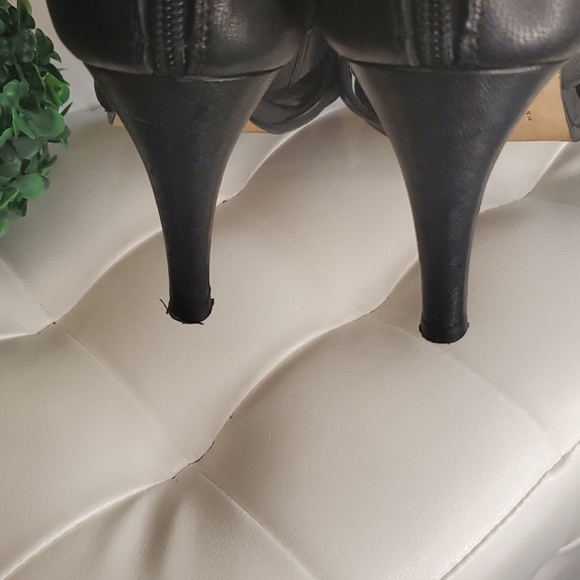 Stuart Weitzman Heels Size 8 - Picture 3 of 8